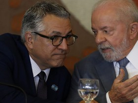 Após derrotas no Congresso, Lula reúne Padilha e líderes do governo no Planalto