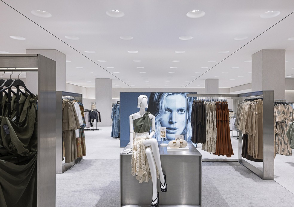 Zara volta a abrir lojas, após fechar 625 pontos de venda, Empresas