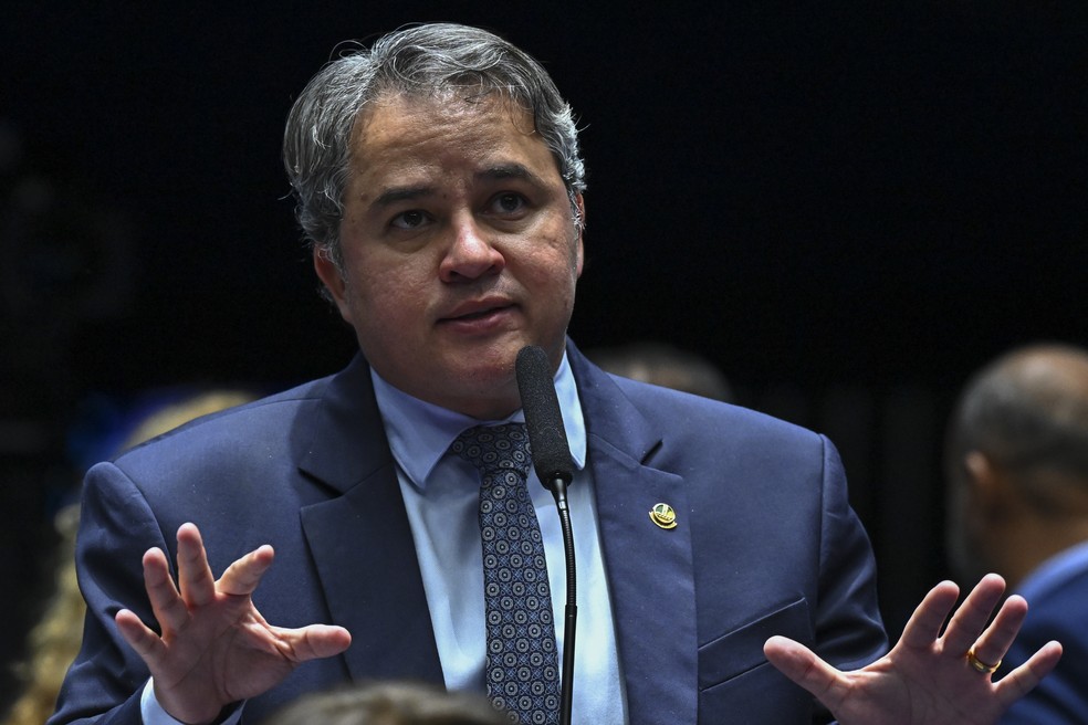 Senador Efraim Filho discute o adiamento da votação da LDO de 2026