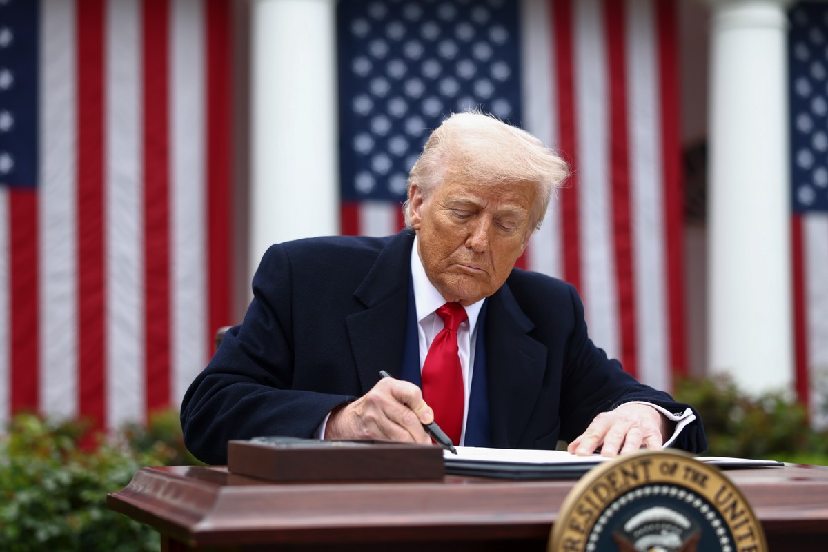 Trump determina investigação sobre importação de caminhões e prepara terreno para impor tarifas