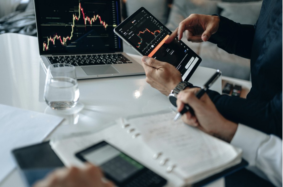 'ConnectFunds lidera mercado das mesas proprietárias no Brasil até 2025'