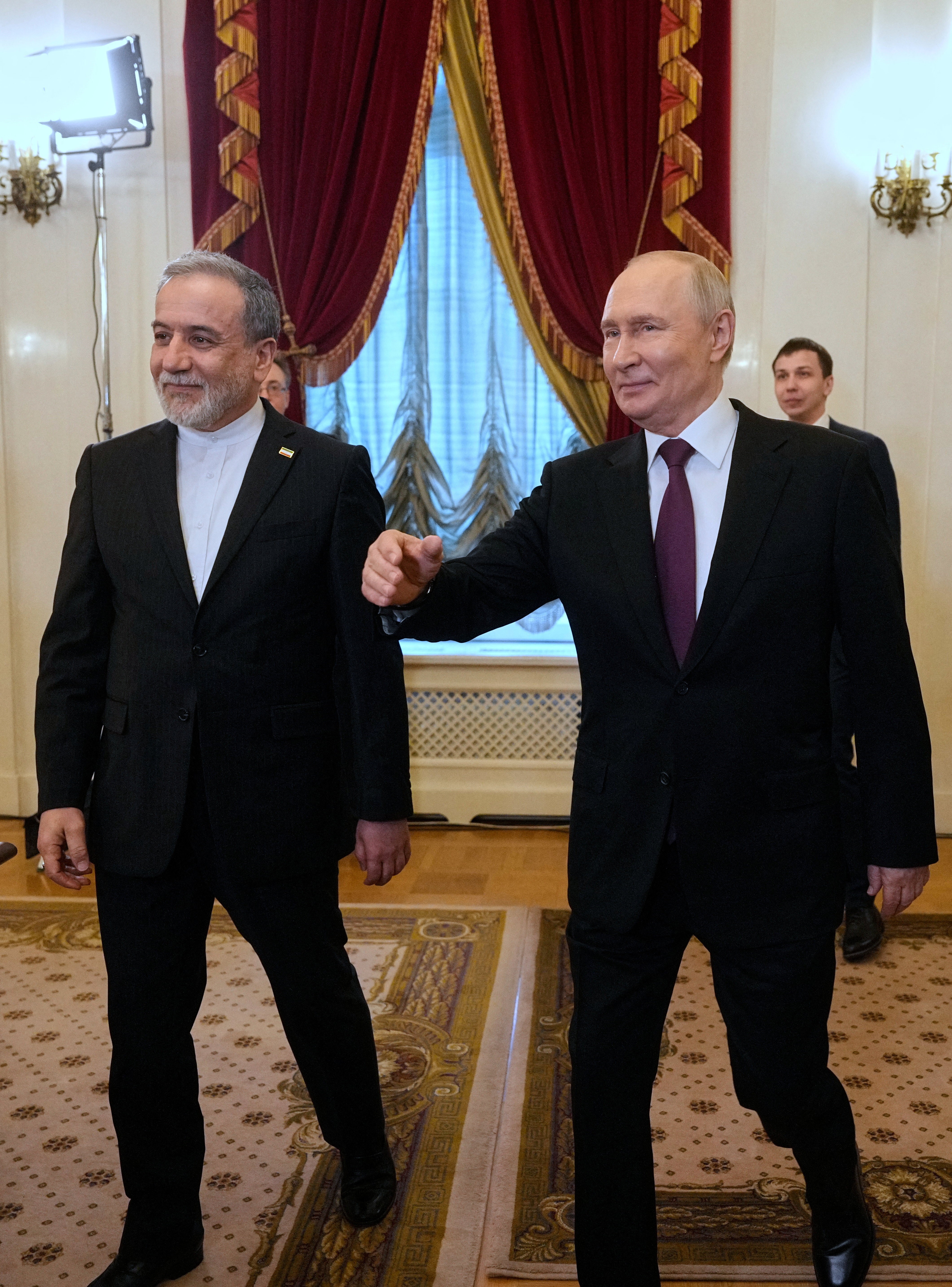 Putin recebe chanceler e promete apoio ao Irã