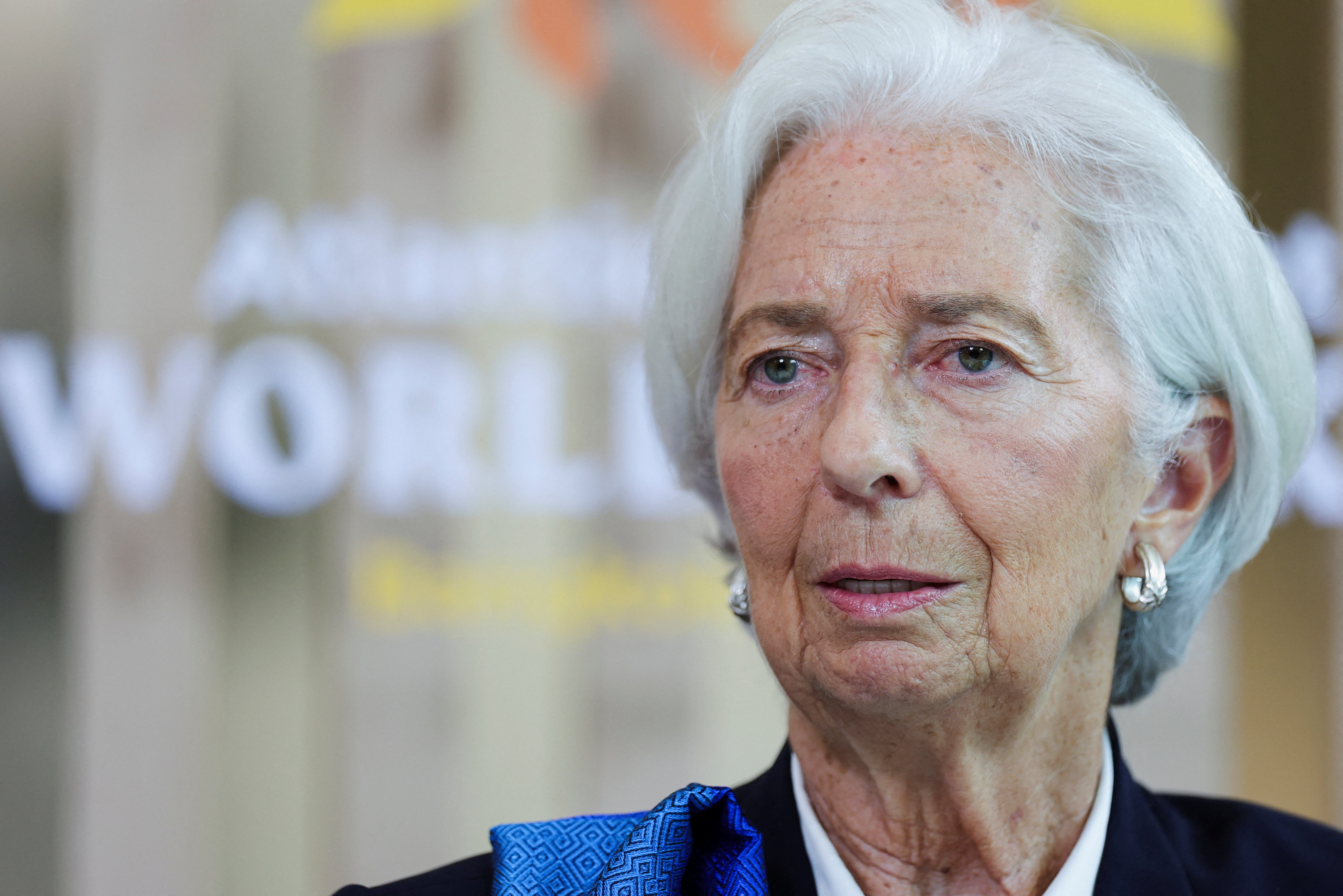 No FMI, Lagarde envia mensagem a Putin: a guerra prejudica a prosperidade