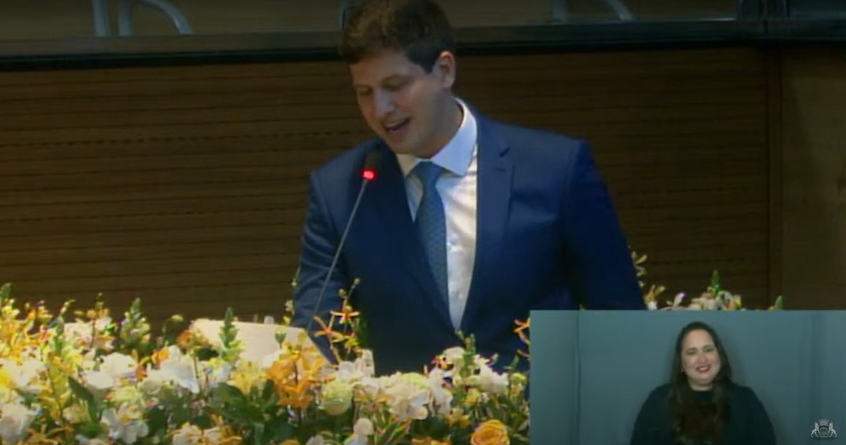 Cotado para concorrer ao governo de PE, João Campos toma posse no Recife