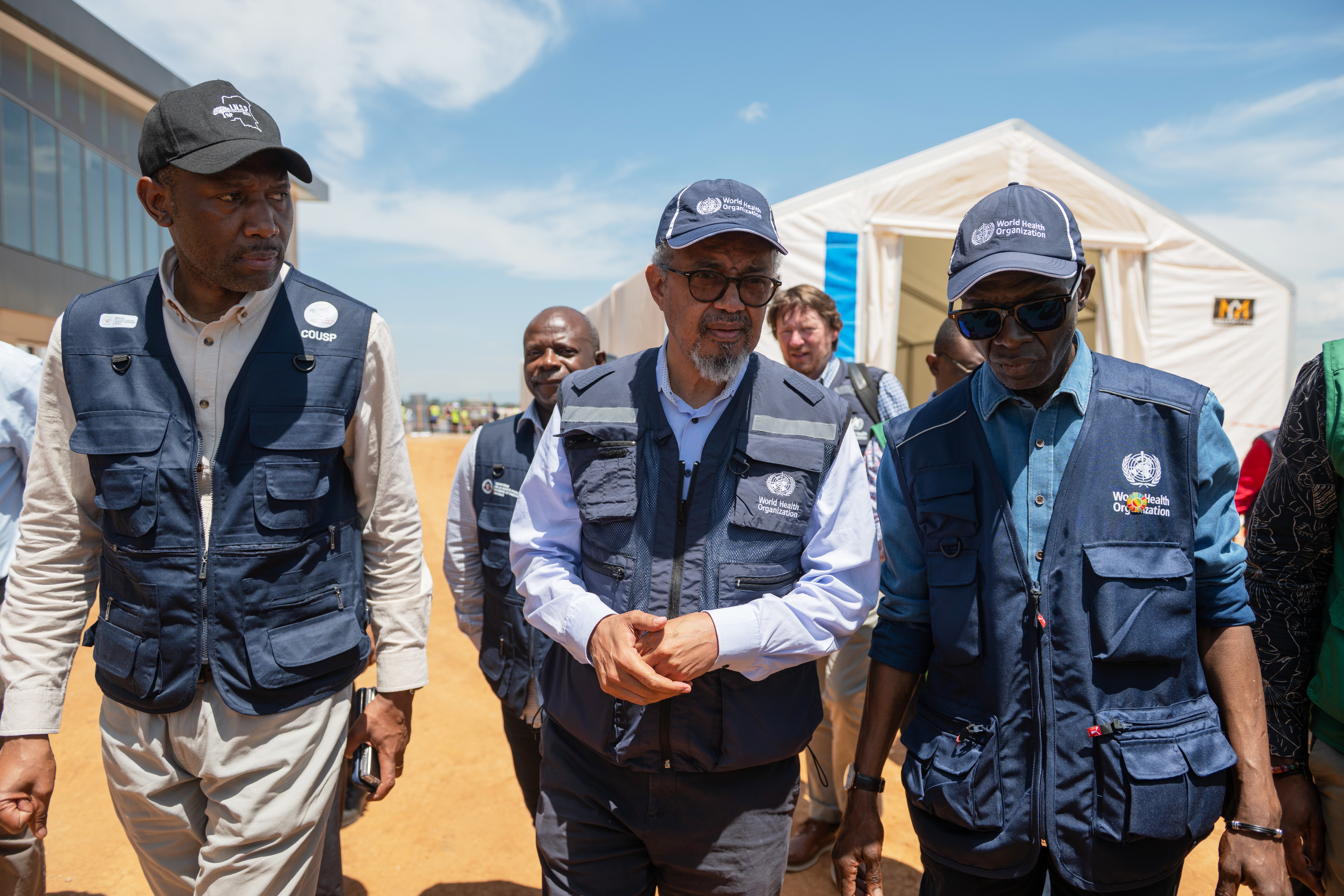 Diretor-geral da OMS mobiliza a comunidade em apoio à resposta ao ebola na RDC