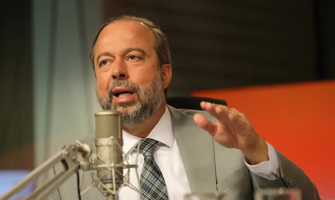 Após apagão, Lula se reúne com ministro de Minas e Energia no Planalto
