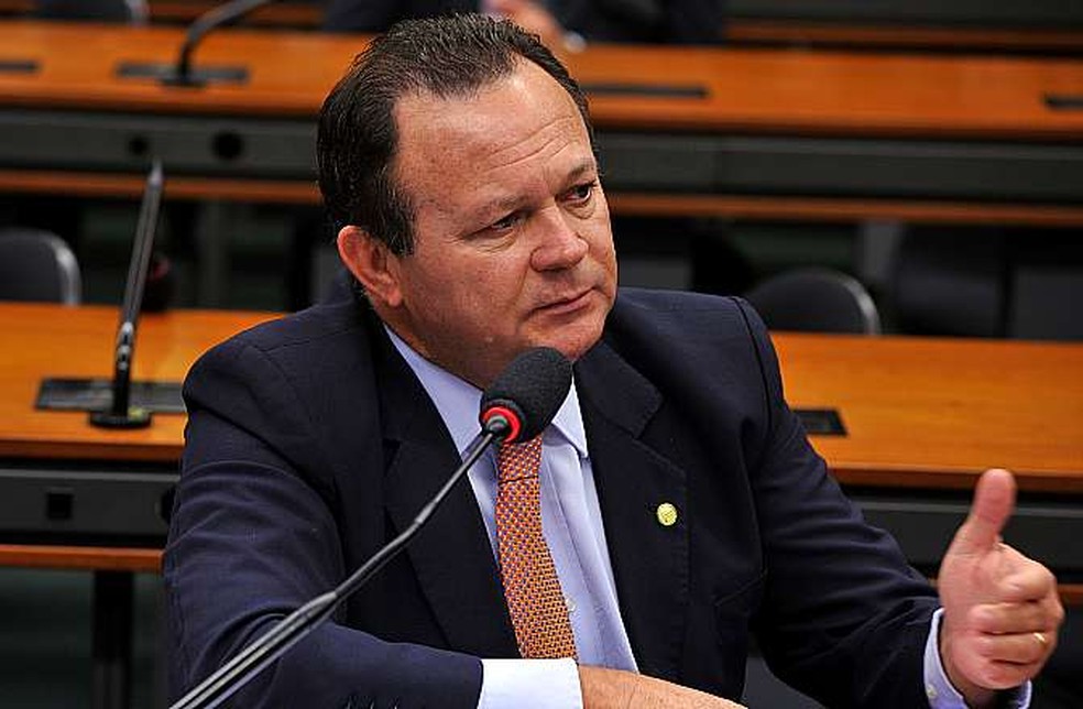 Aumentos Salariais de Governadores Brasileiros