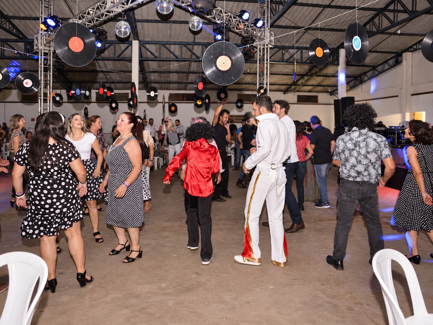 Clube Capivari vai a leilão após décadas de bailes