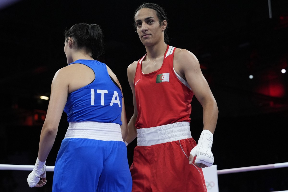 Quem é imane khelif, boxeadora que viralizou em ataques sobre gênero nas redes