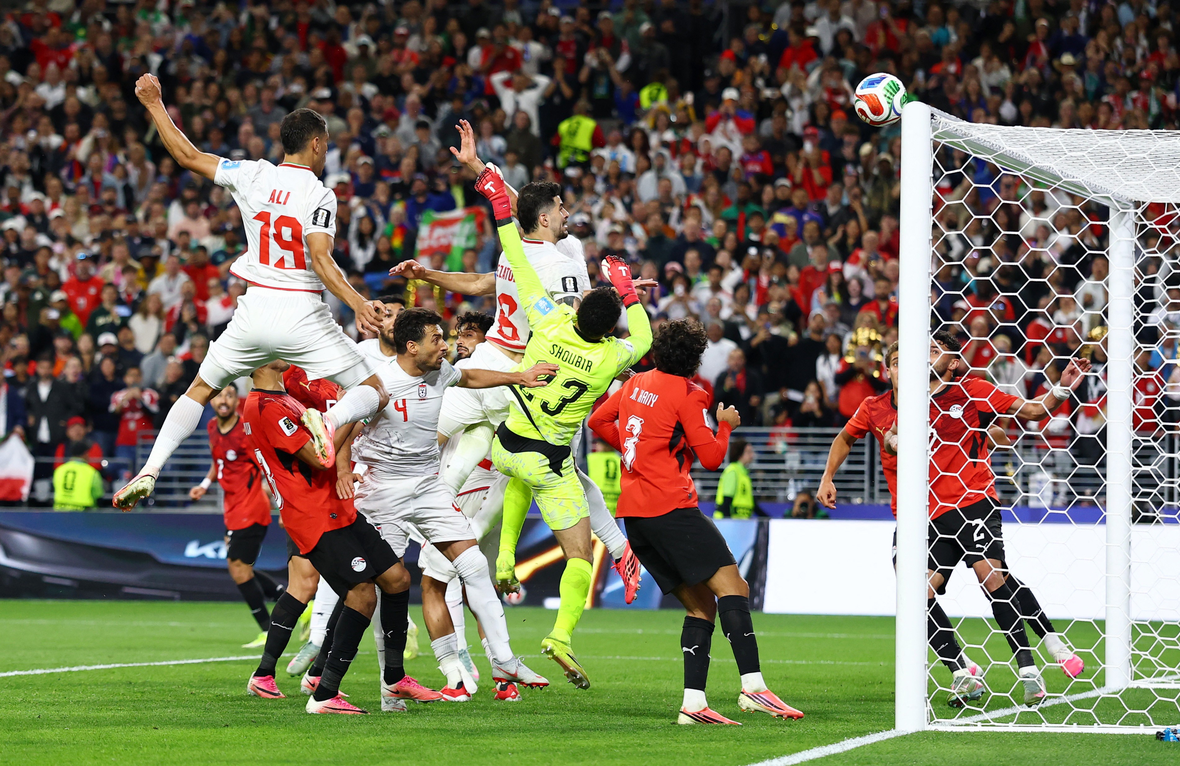Irã empata com Egito e aguarda definição para avançar ao mata-mata da Copa