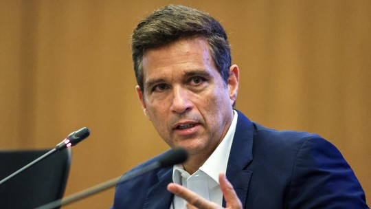 Campos Neto pede dicas a ex-presidentes do BC sobre como melhorar comunicação do banco