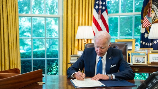 Biden sanciona lei que proíbe TikTok nos Estados Unidos