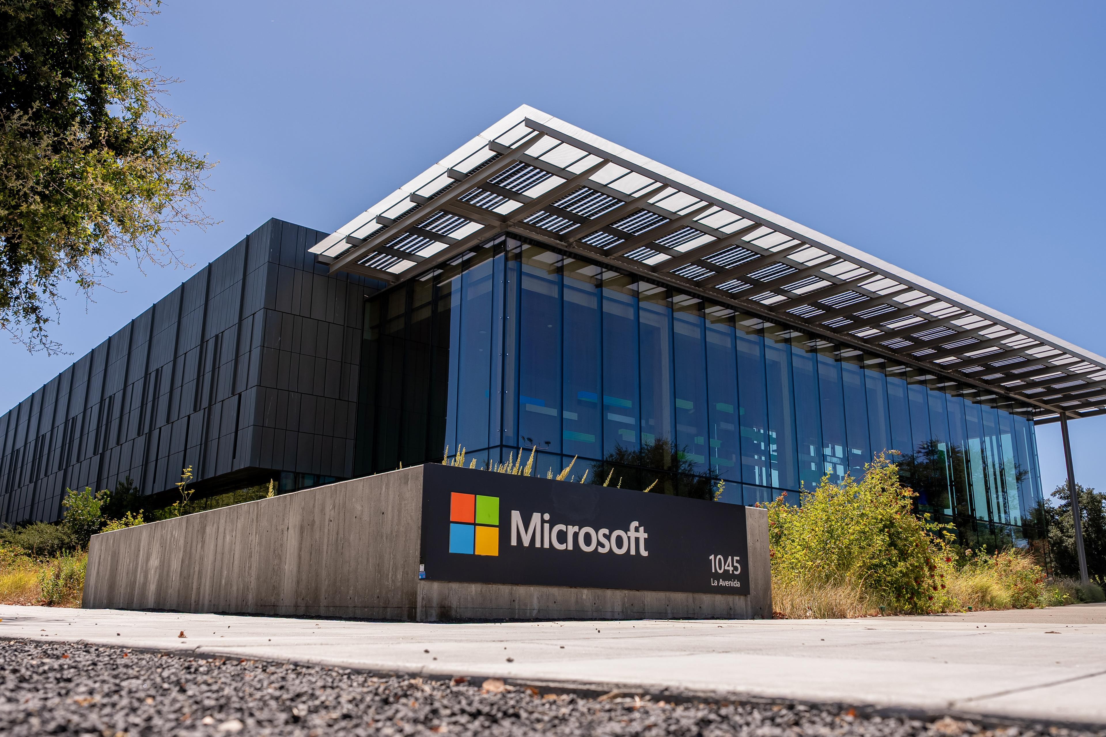 Jornais dos EUA processam OpenAI e Microsoft por uso de conteúdos em IA - Foto