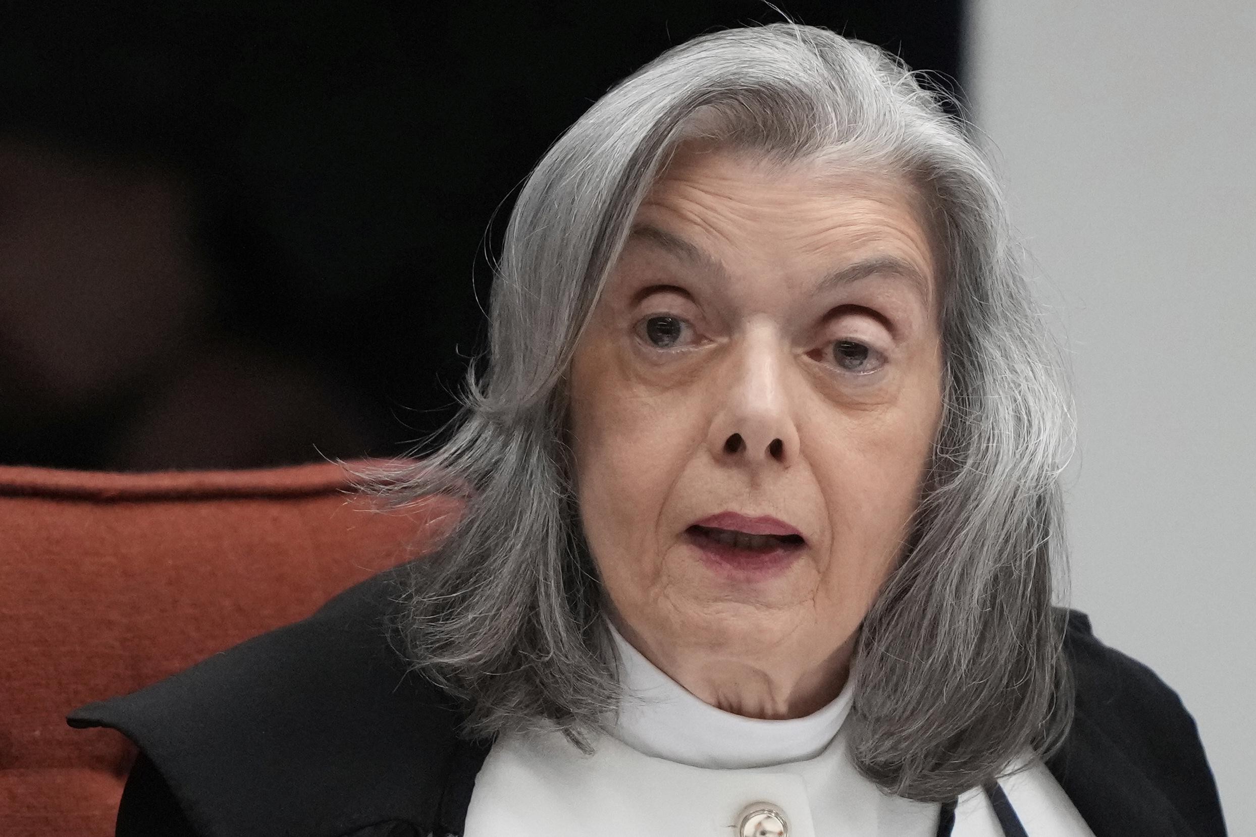 'Podemos ser exemplo de matriz de urna eleitoral', diz Cármen Lúcia em última sessão como presidente do TSE
