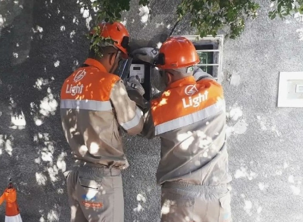 Light cai 15% e entra em leilão na B3 após pedido de recuperação ...