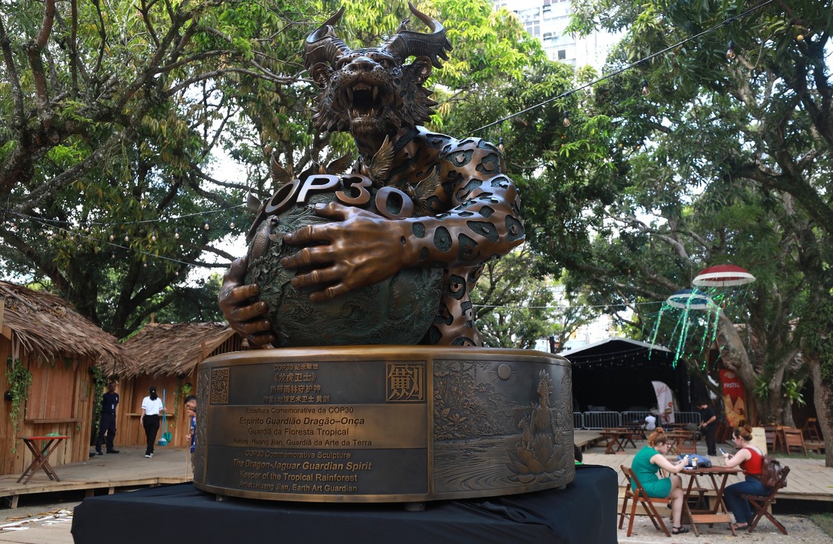 Estatua Que A China Deu Ao Brasil
