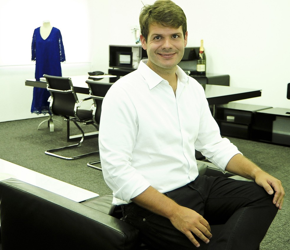 Gelio Medeiros, da grife Martha Medeiros, gosta de se aventurar a bordo de um UTV — Foto: Divulgação