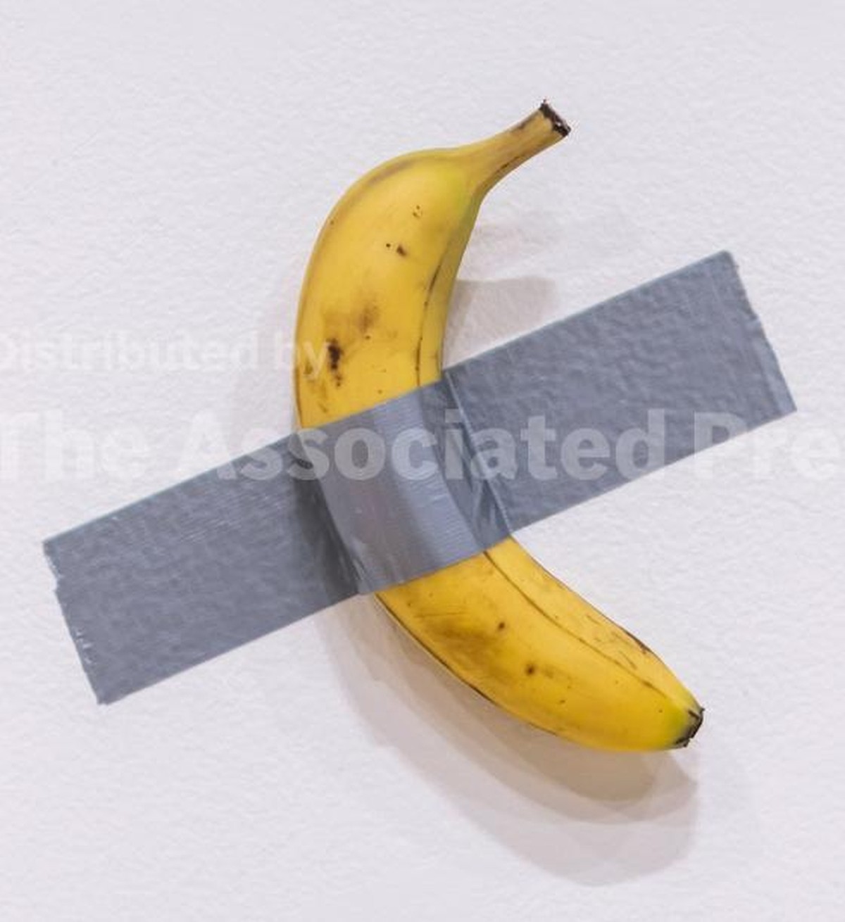 ‘Em tempos de guerra, a arte é inútil’, diz o artista italiano da obra com banana de US$ 6,2 milhões | Eu & | Valor Econômico