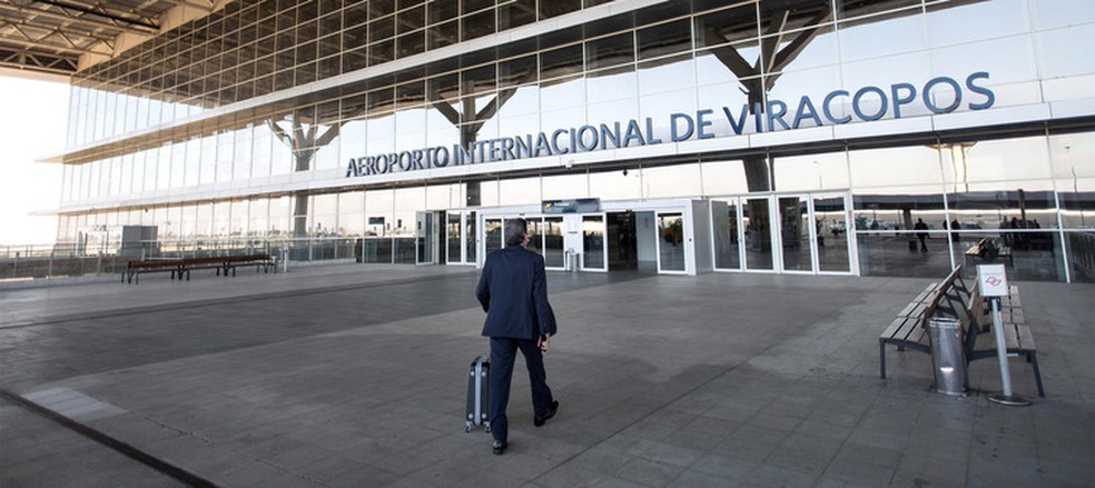 Aeroporto de Viracopos foi leiloado em 2012, no auge da euforia econômica. Triunfo e UTC arremataram ativo por R$ 3,82 bilhões, com ágio de 159,8% — Foto: Diego Padgurschi/Folhapress