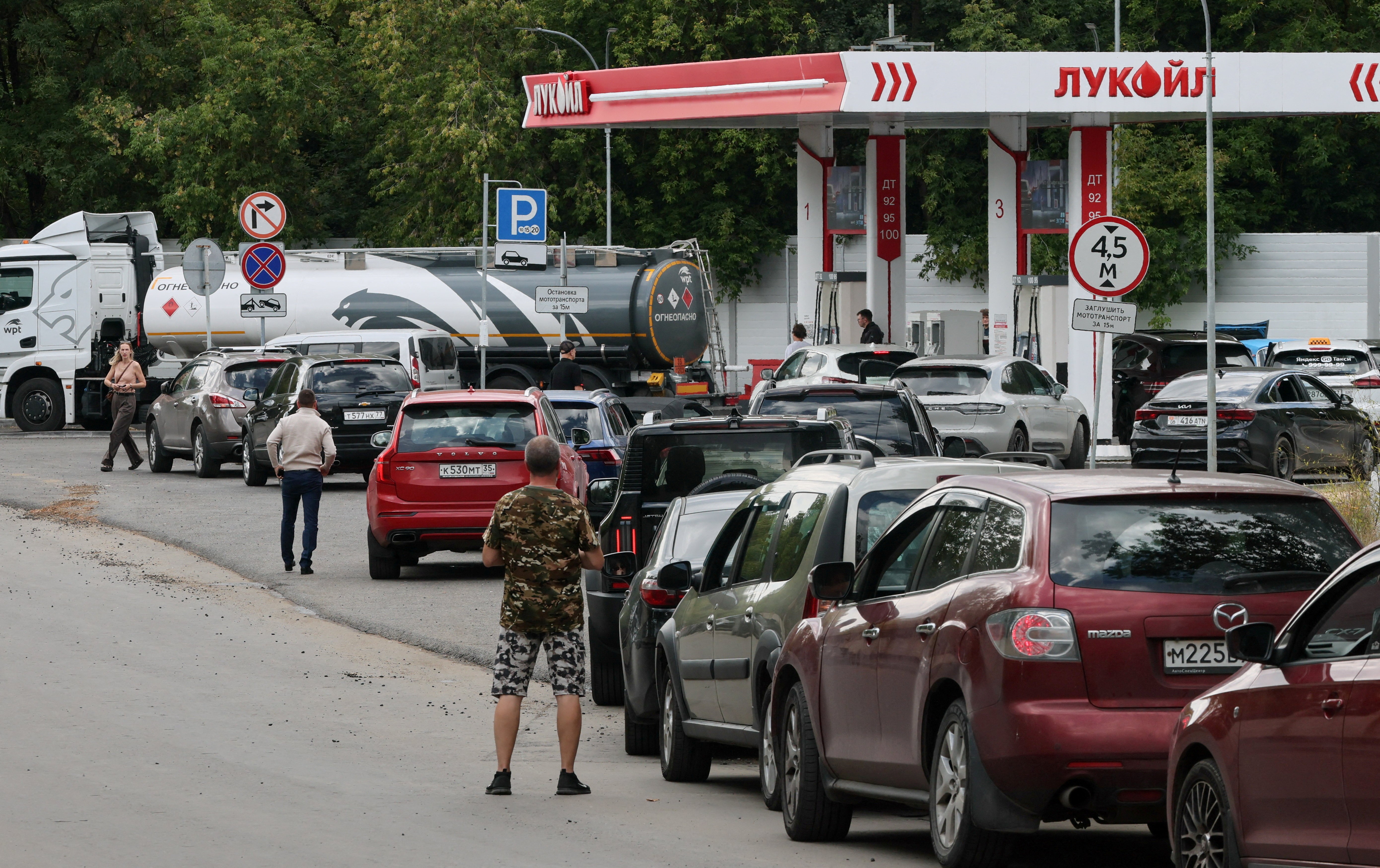 Postos da Rússia limitam venda de combustíveis em meio à escassez - QTU Questões do Universo