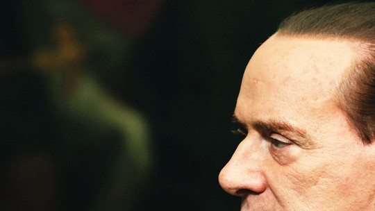 Berlusconi é internado novamente em hospital de Milão
