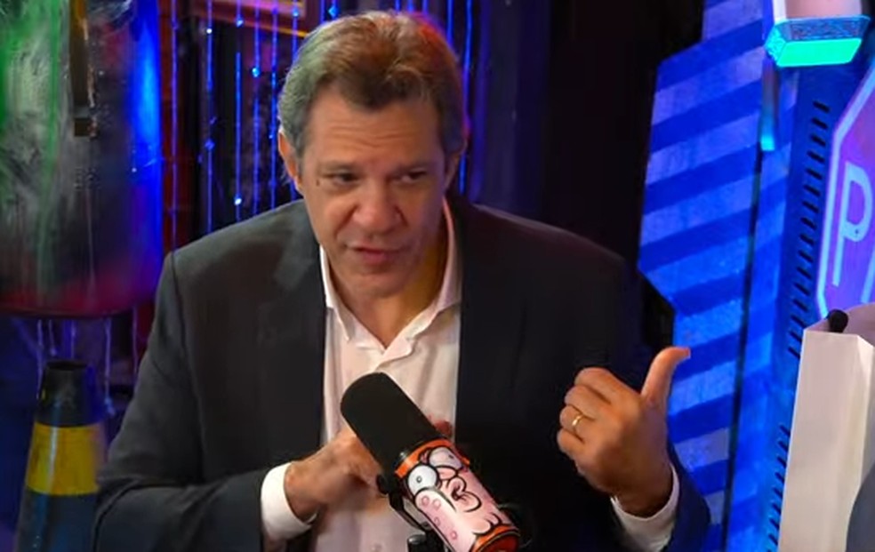 Ministro da Fazenda, Fernando Haddad, participa do podcast Inteligência Ltda, nesta sexta-feira (21) — Foto: Reprodução/YouTube/@inteligencialtda