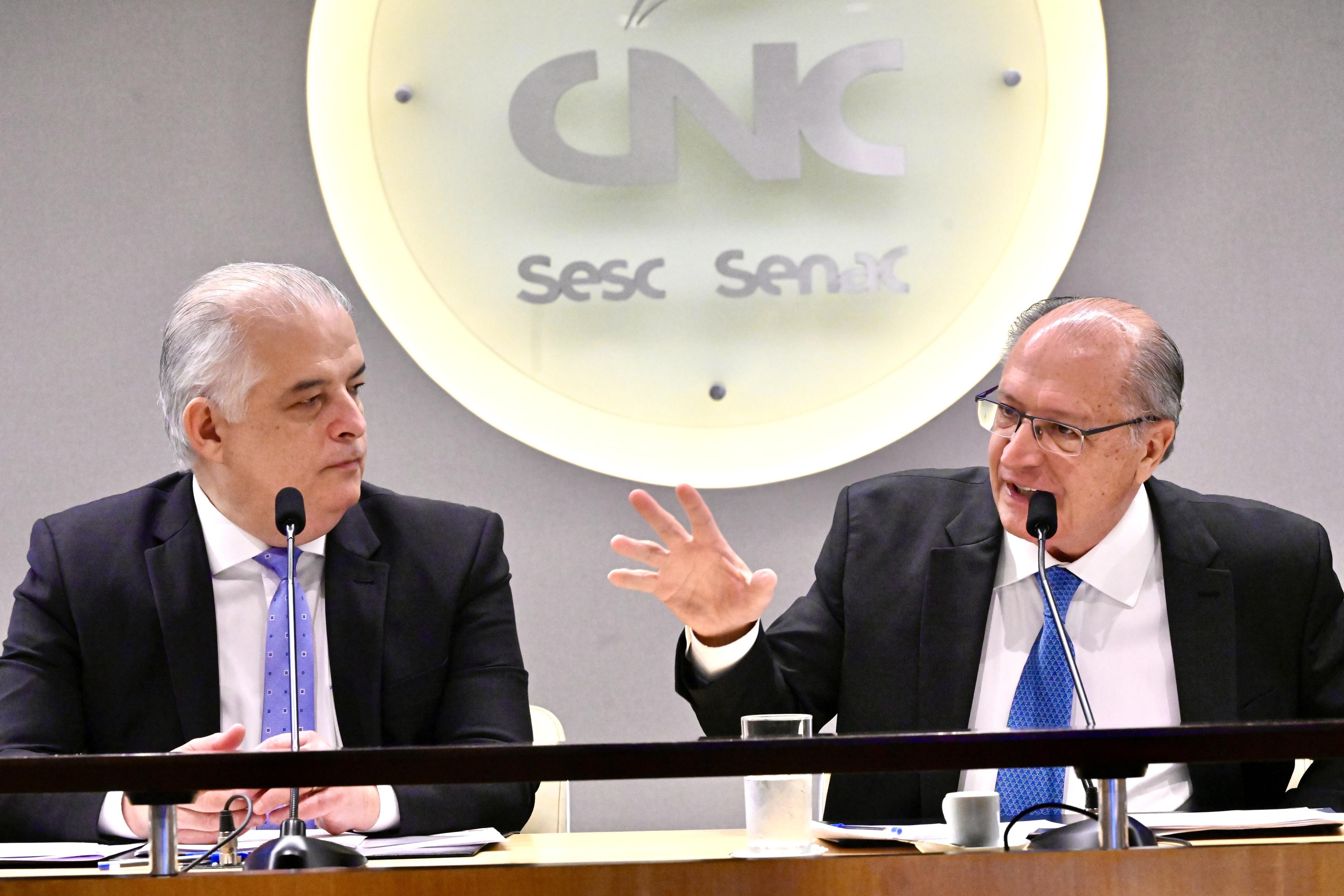 Lula reúne-se com França e articula indicação do ex-ministro para vice de Haddad