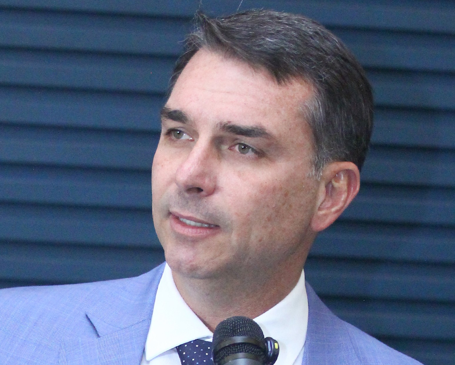 Programa de governo será crucial para Flávio tentar ultrapassagem
