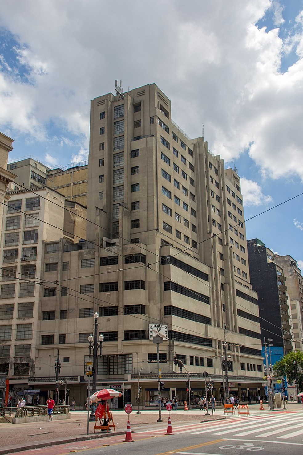 Antigo Mappin: o edifício João Brícola está fechado desde o início de março deste ano, quando a Casas Bahia saiu do local, após 19 anos — Foto: Reprodução/Wikipedia