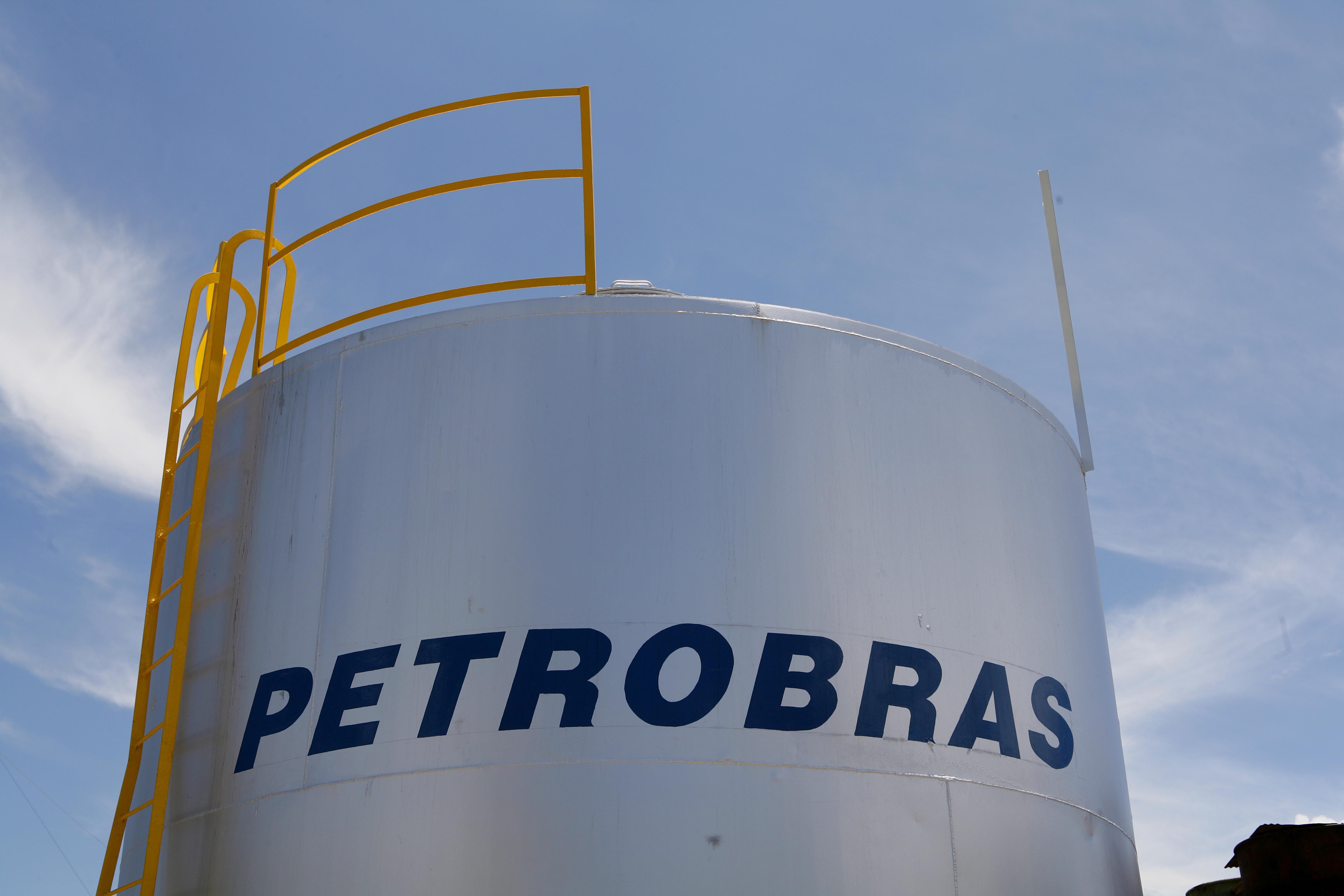 Petrobras deixa de atender 10% do pedido de diesel de distribuidoras para maio, dizem fontes