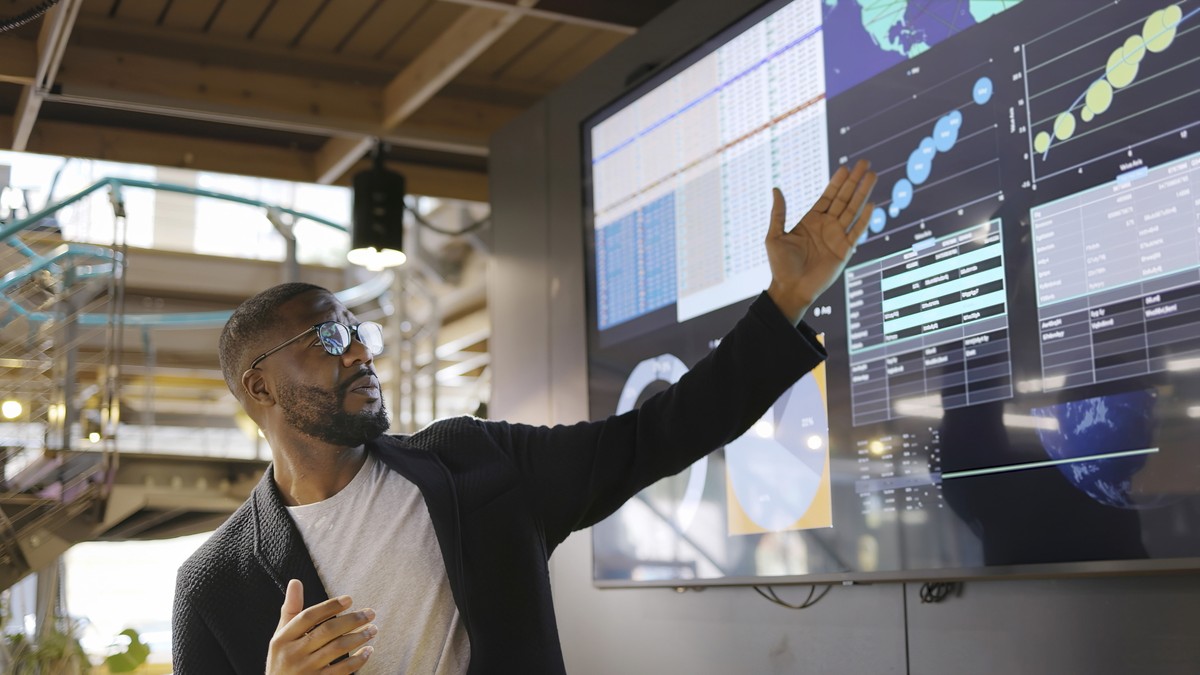 Deloitte lança plataforma de data analytics e inteligência artificial para apoiar as empresas na Reforma Tributária