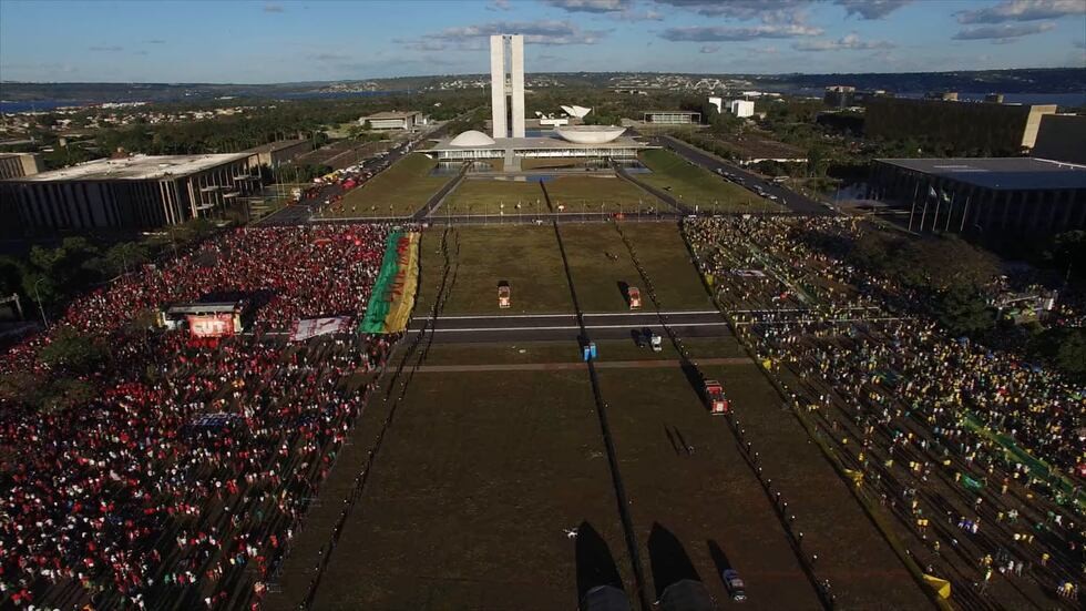 40 anos depois, democracia no Brasil resiste, embora frágil