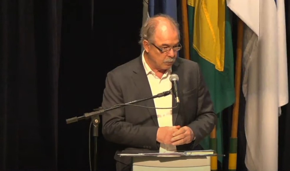 Aloizio Mercadante, presidente do BDNES, em seminário sobre saúde — Foto: Reprodução/YouTube