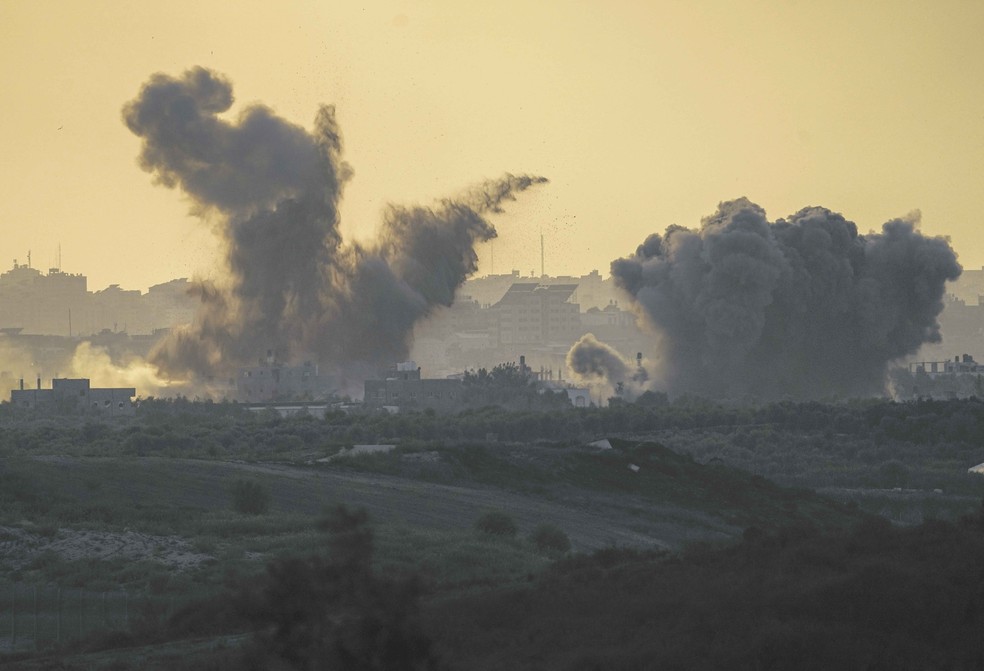 Ataque aéreo de Israel na Faixa de Gaza — Foto: AP Photo/Ariel Schalit