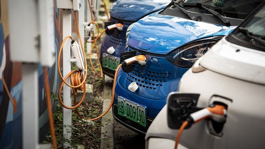 FT: UE precisaria de tarifas de 50% para coibir carros elétricos chineses