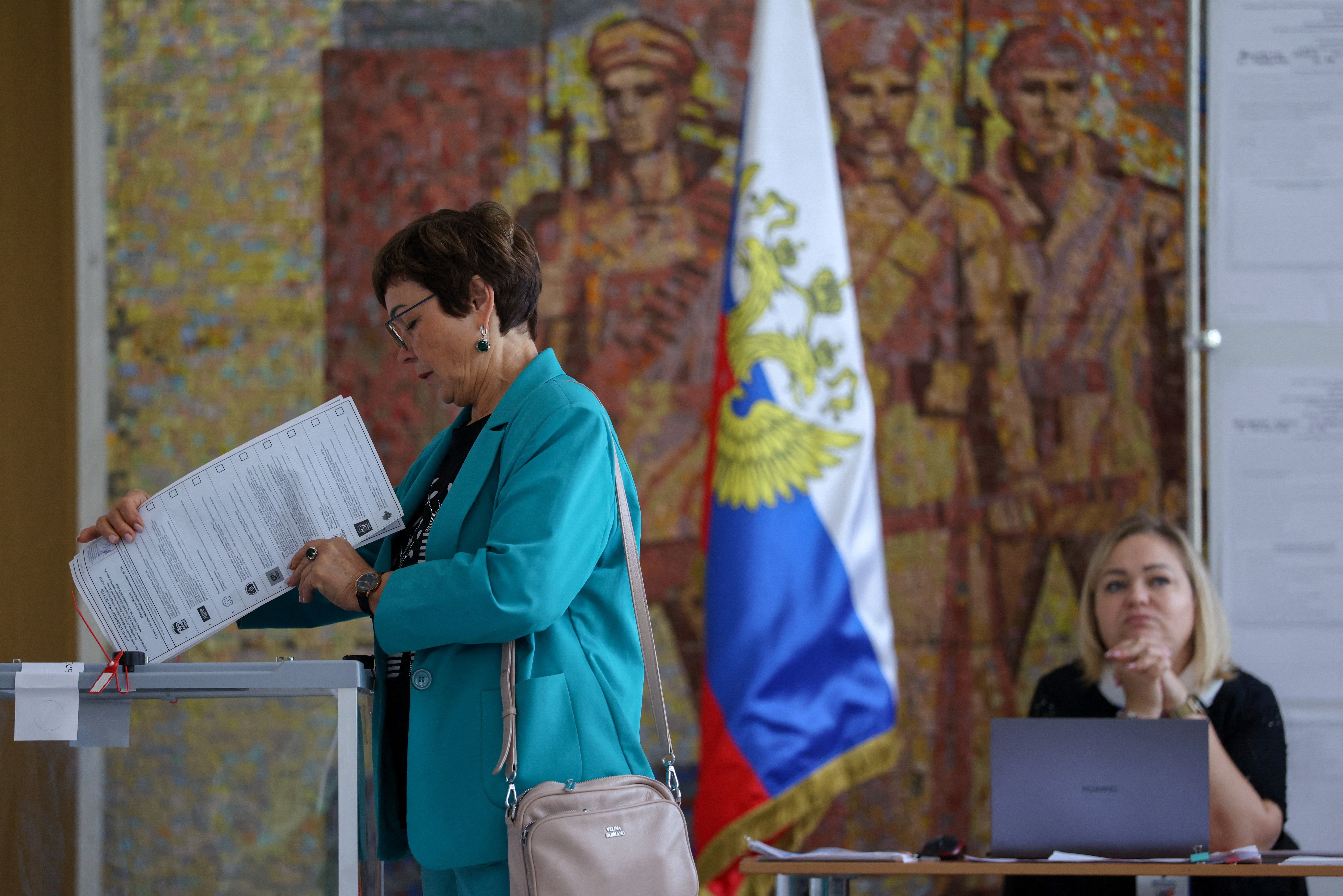 Rússia relata ataques online ao sistema eleitoral no segundo dia de votação parlamentar - Foto