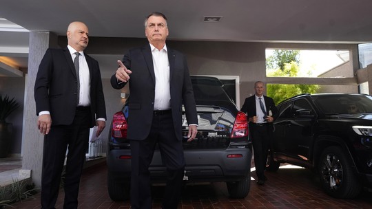 Bolsonaro jamais afrontou a Constituição, diz defesa após delação de Mauro Cid citar reunião golpista