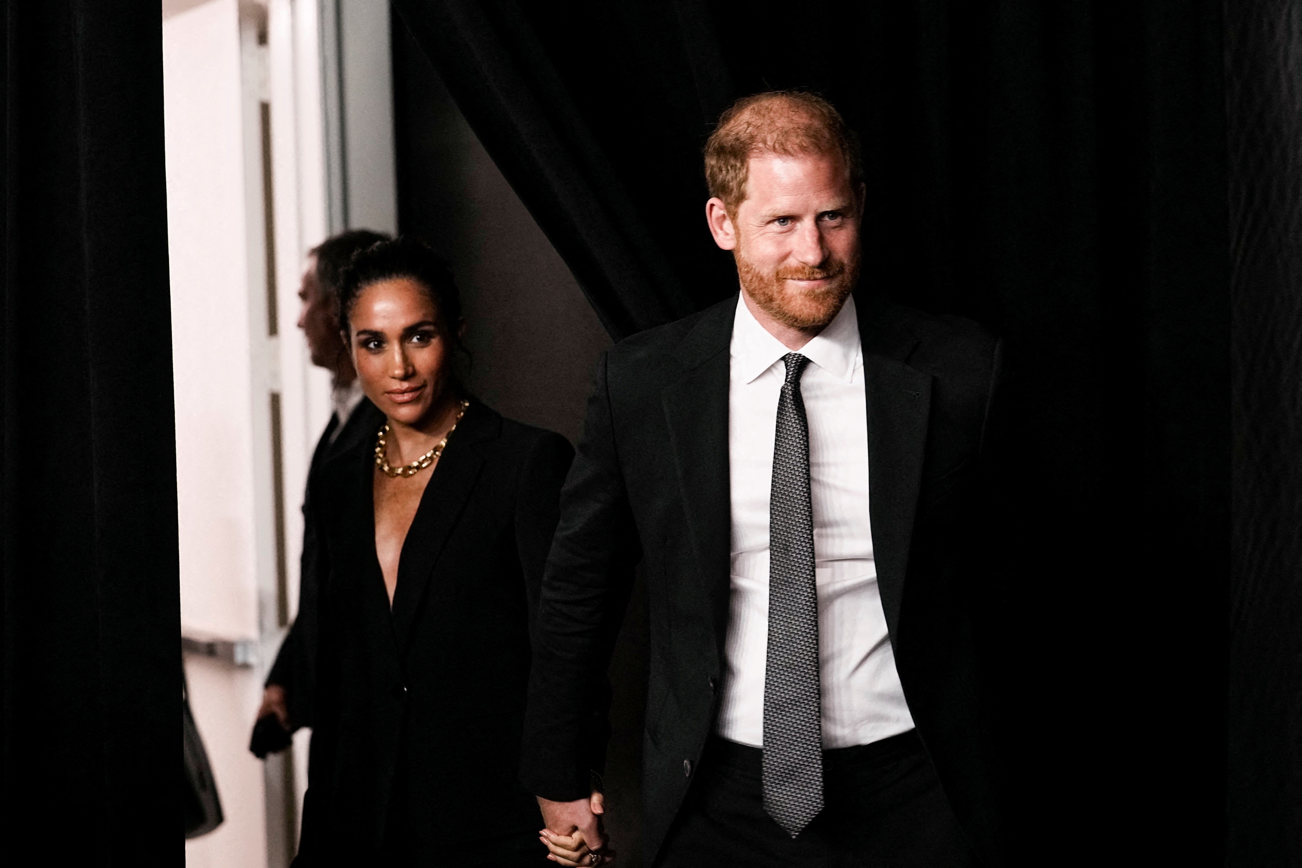 Filhos do príncipe Harry mudarão de escola após apenas dois dias por preocupações com segurança