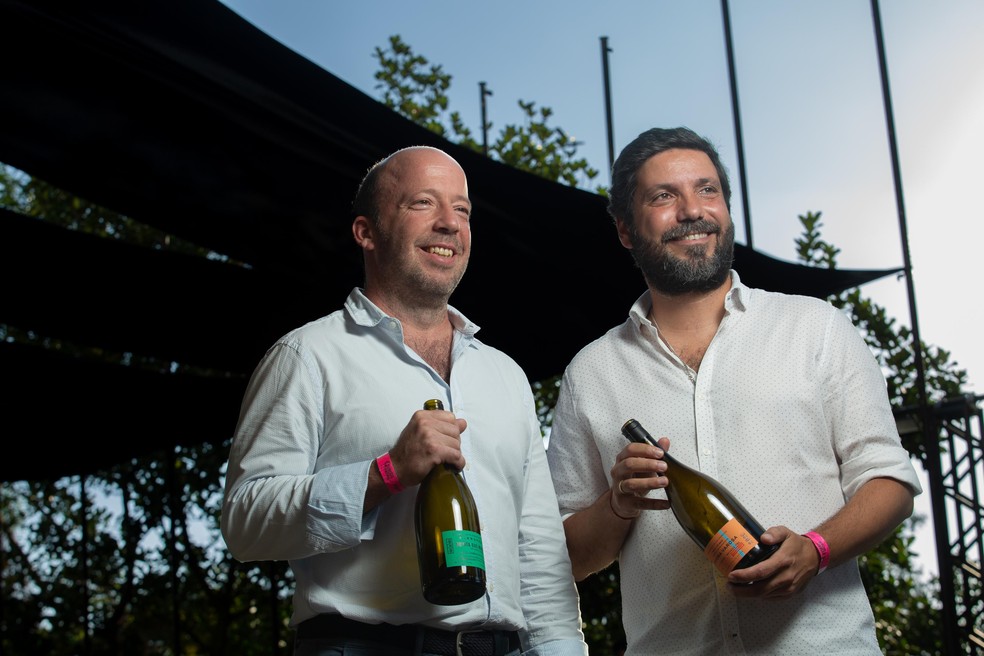 Lopes (à esq.) e Santos, da Lés a Lés, produzem vinhos mais leves, mas ressaltam: “É importante não embarcar na onda do pensamento único