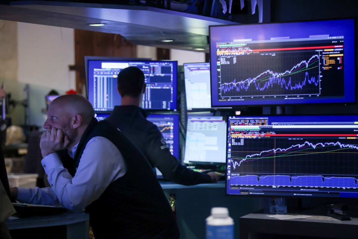 Nasdaq cae 0,97% y S&P 500 pierde 0,26% por corrección en techs