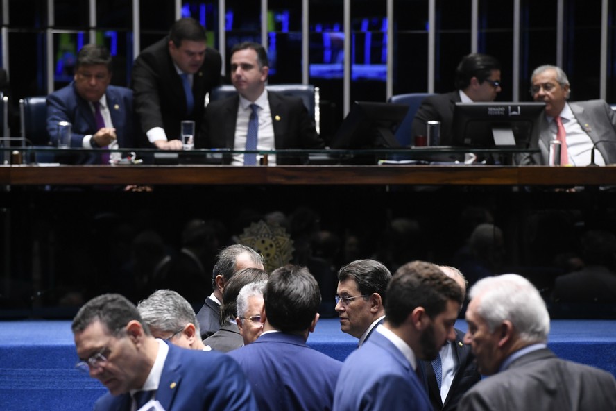 Por 53 votos a 24, Senado aprova reforma tributária | Política | Valor  Econômico