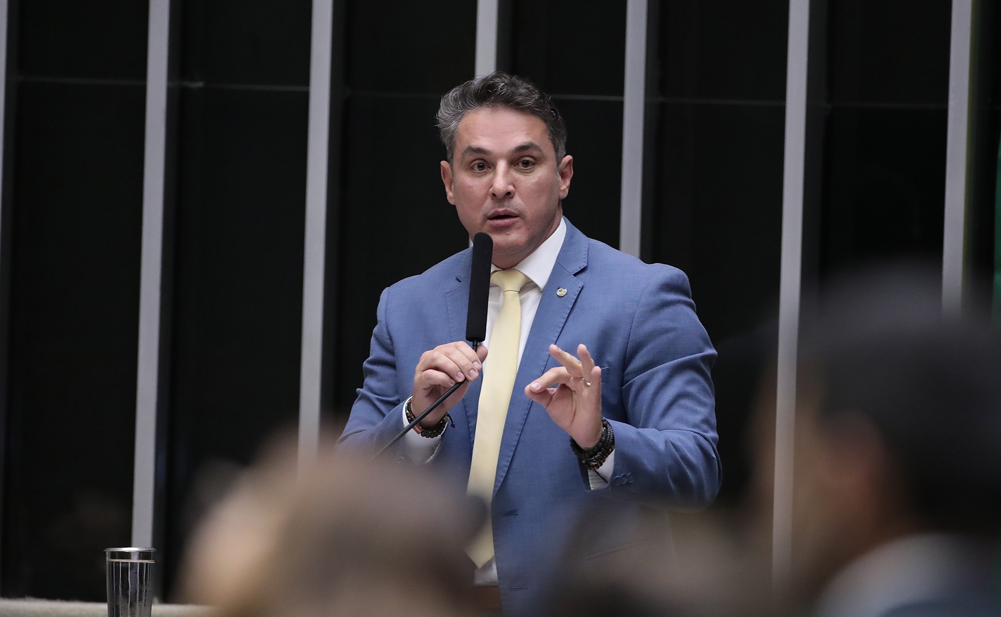 Líder da oposição diz que governo declara guerra ao judicializar IOF e 'tenta vencer no tapetão'