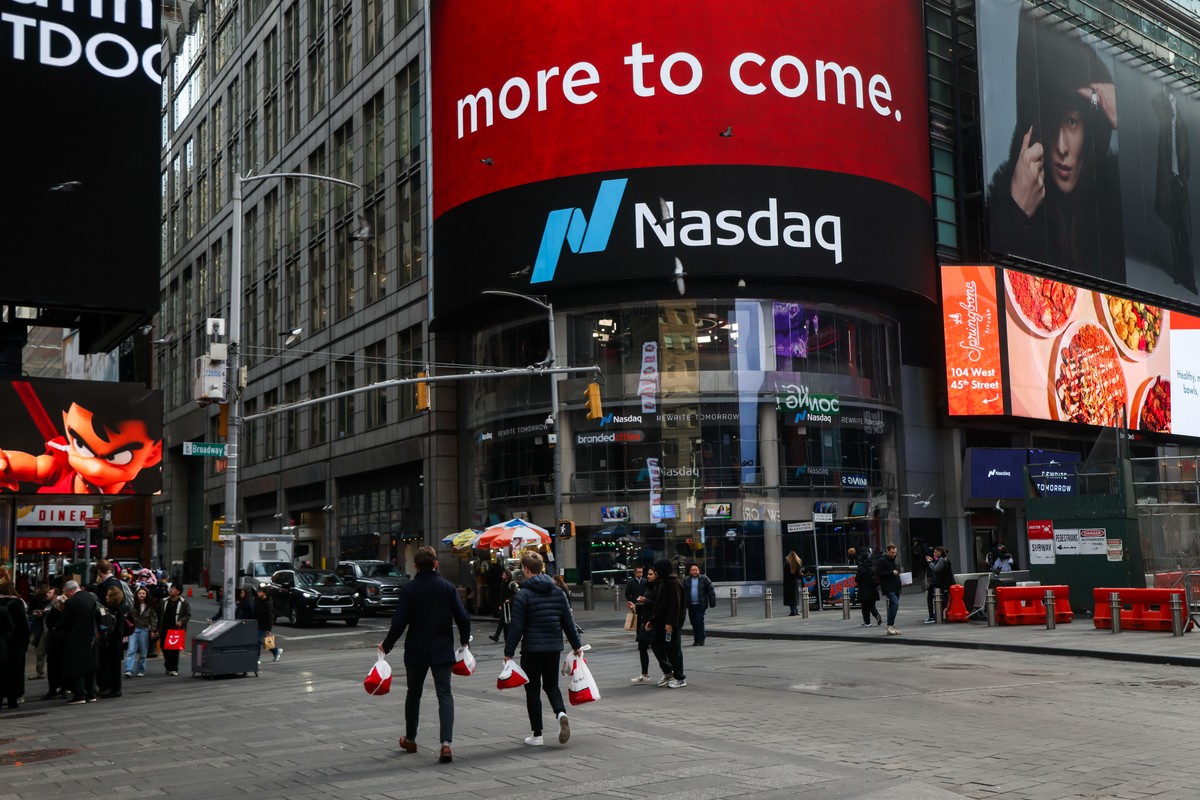 Bolsas de NY avançam com diminuição do estresse global e avanço de 'techs'