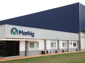Marfrig lucrou no quarto trimestre, mas fechou 2023 com prejuízo de R$ 1,5 bilhão