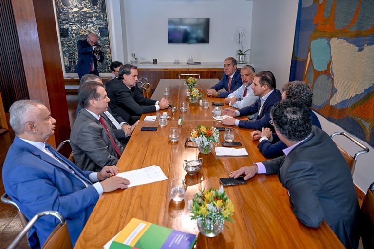 Motta faz acordo com governo e diz que Câmara também votará projeto de lei sobre fim da escala 6x1