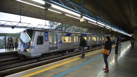 Metroviários de São Paulo avaliam estender greve para esta quarta-feira