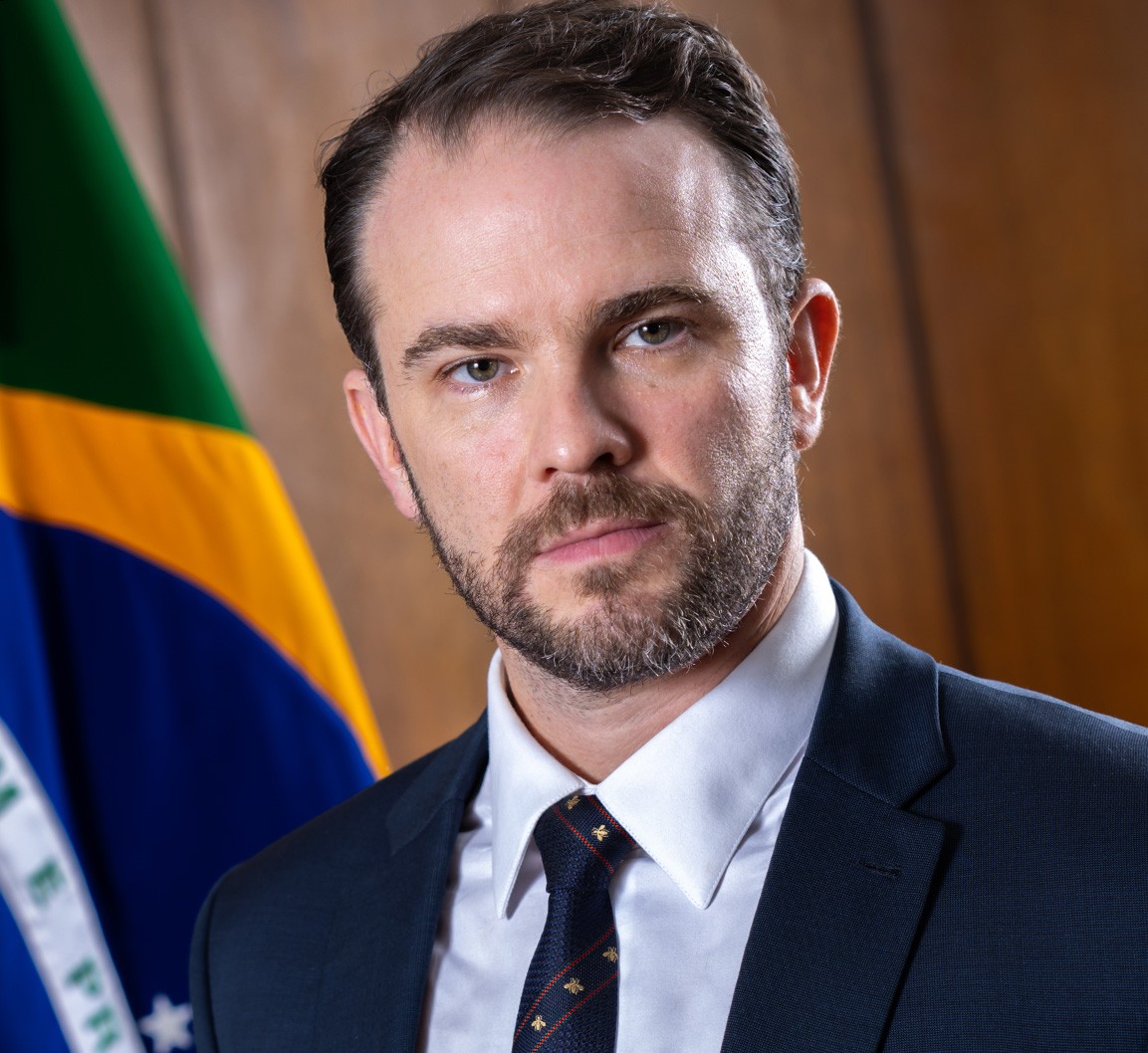 Ministro da Fazenda prevê mínimo de R$ 1.741 em 2027 e indexação de benefícios do INSS - QTU Questões do Universo