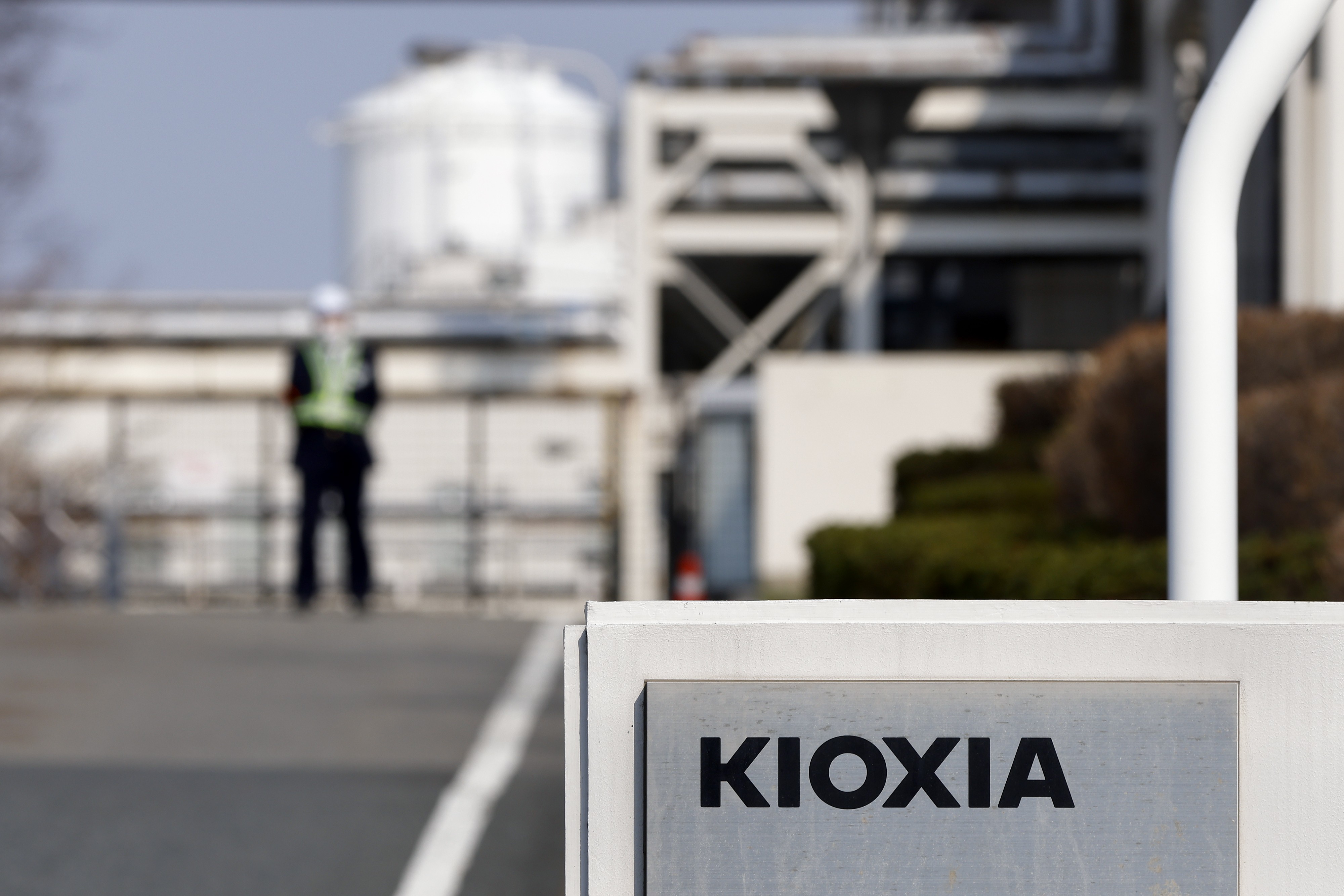 Bain e Toshiba entram em conflito sobre definição de data do IPO da Kioxia