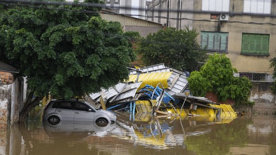 Nível do Guaíba continua subindo e provoca evacuação de mais um bairro em Porto Alegre
