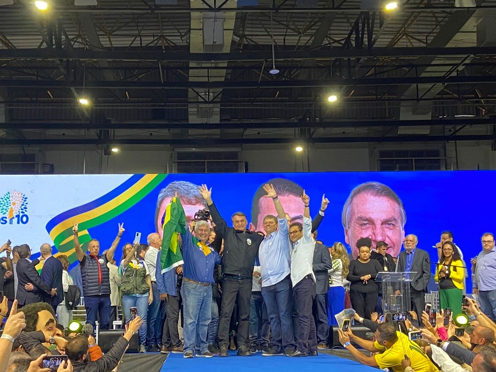 Bolsonaro e Tarcísio durante convenção em SP — Foto: Cristiane Agostine/Valor